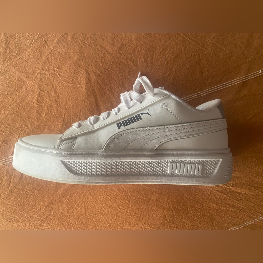 PUMA SMASH V3 PLATFORM SNEAKER - WOMEN'S (8) with silver accents

Worn once